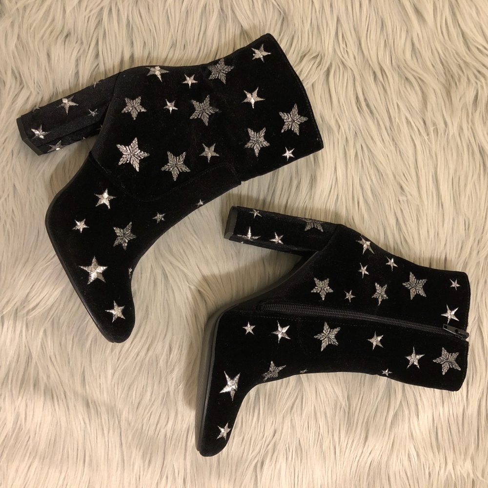 Steve Madden Black Velvet Silver Star Boots NWOT 8